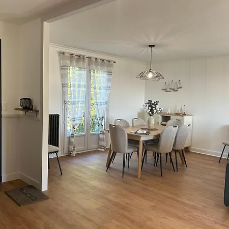 Jumapi Family House With Swimming Pool Gasthuis