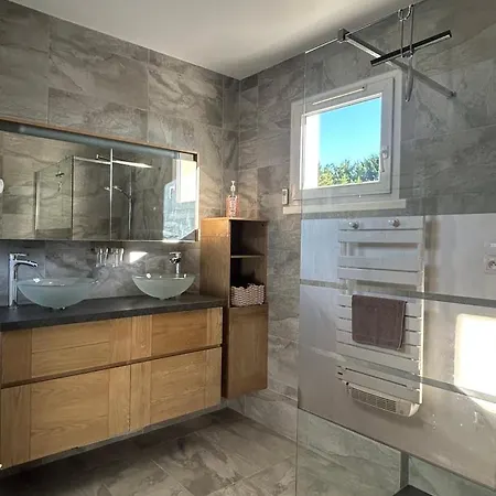 Jumapi Family House With Swimming Pool Gasthuis 3*