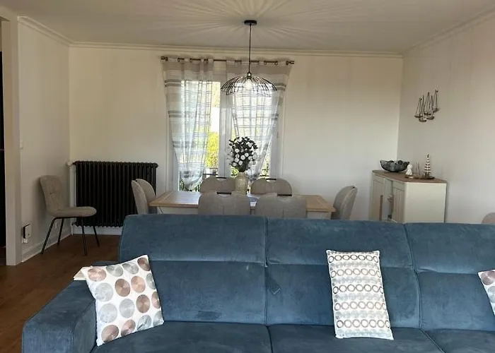 Pensión Jumapi Family House With Swimming Pool Fontaine-le-Comte