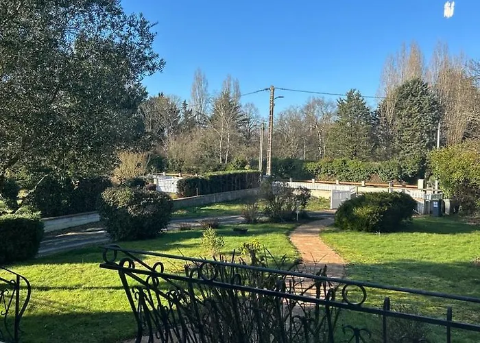 Pensión Jumapi Family House With Swimming Pool Fontaine-le-Comte
