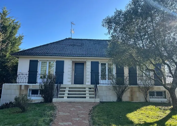 Pensión Jumapi Family House With Swimming Pool Fontaine-le-Comte