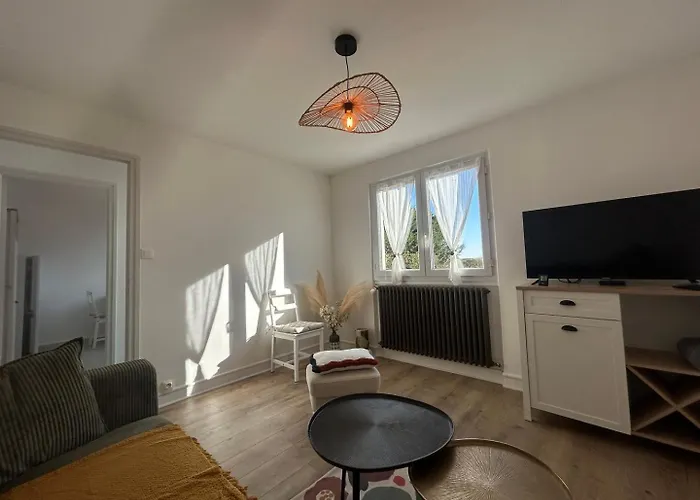 Pensión Jumapi Family House With Swimming Pool Fontaine-le-Comte